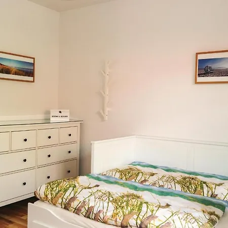 2 Bedroom Amazing In Ahrenshagen Ot *